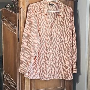 ALFANI Women's 2X blouse. Peachy coral‎ color animal print. Cuff sleeves. Button